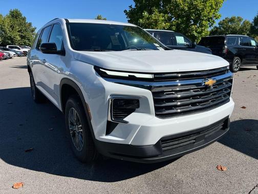 Summit White 2027 Chevrolet Traverse LT