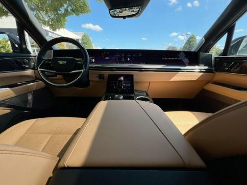 2025 Cadillac Escalade IQ Sport 2