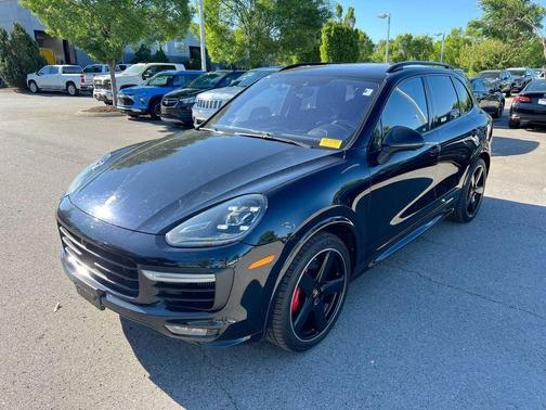 Moonlight Blue Metallic 2016 Porsche Cayenne GTS