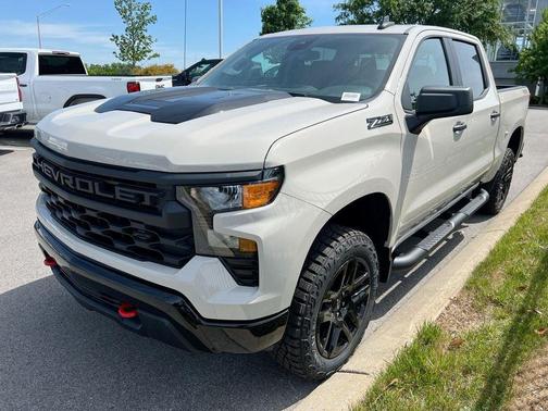 White Sand 2026 Chevrolet Silverado 1500 Custom Trail Boss
