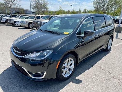 Brilliant Black Crystal Pearlcoat 2019 Chrysler Pacifica Touring Plus