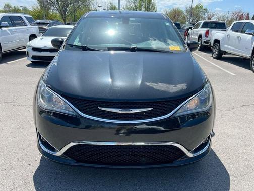 Brilliant Black Crystal Pearlcoat 2019 Chrysler Pacifica Touring Plus