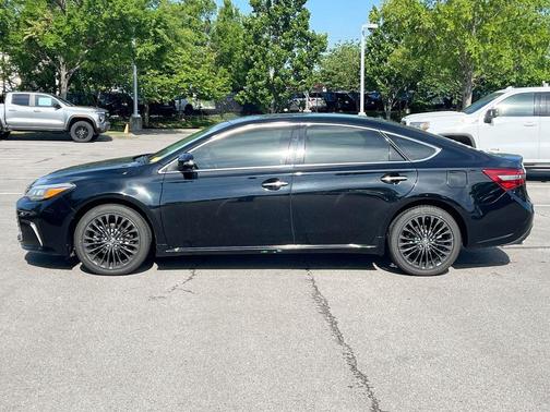 Midnight Black Metallic 2018 Toyota Avalon XLE Touring