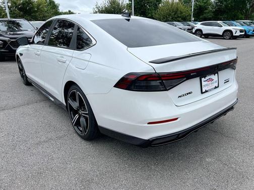 Platinum White Pearl 2023 Honda Accord Hybrid Sport