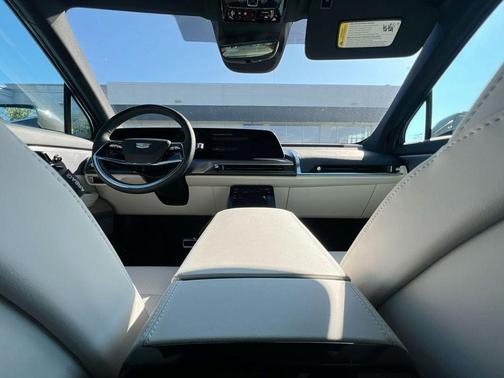 2026 Cadillac VISTIQ Luxury