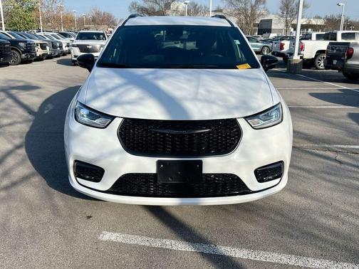 2024 Chrysler Pacifica Touring-L