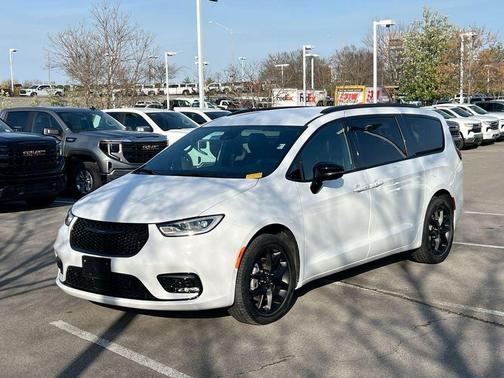 2024 Chrysler Pacifica Touring-L