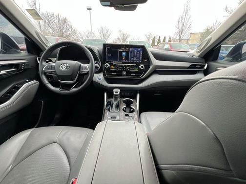 2022 Toyota Highlander Hybrid Limited