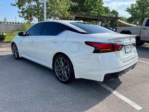 White 2023 Nissan Altima 2.0 SR