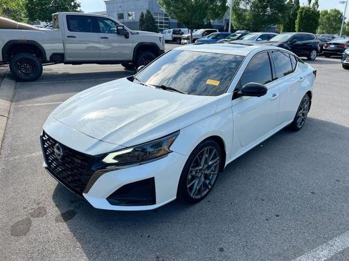 White 2023 Nissan Altima 2.0 SR