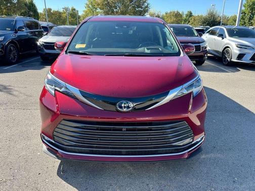 2023 Toyota Sienna Platinum 7 passenger