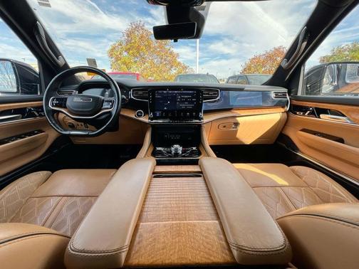 2022 Jeep Grand Wagoneer Series III