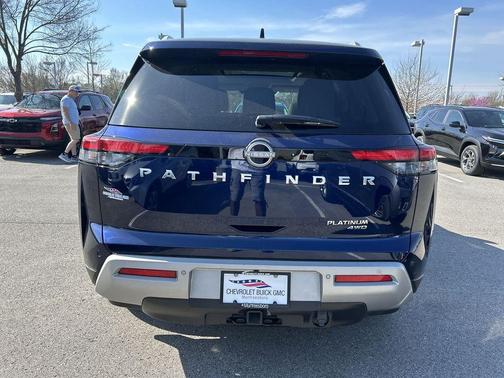 2022 Nissan Pathfinder Platinum