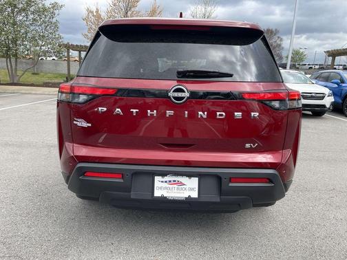 2024 Nissan Pathfinder SV