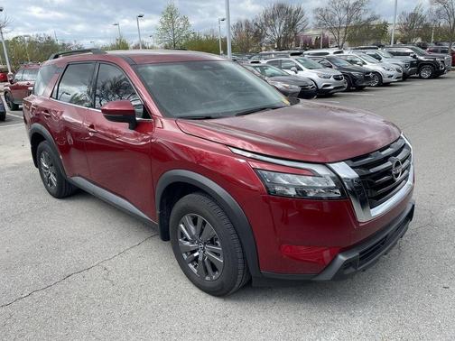 2024 Nissan Pathfinder SV