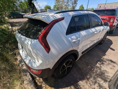 Snow White Pearl 2023 Kia Niro EX