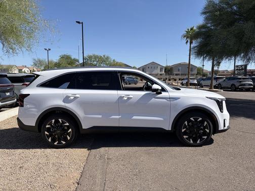 White Pearl 2026 Kia Sorento EX