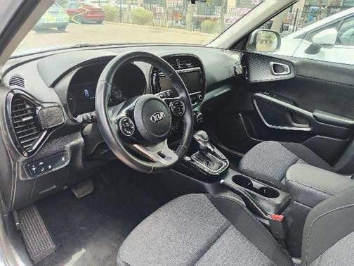 Sparkling Silver 2021 Kia Soul EX