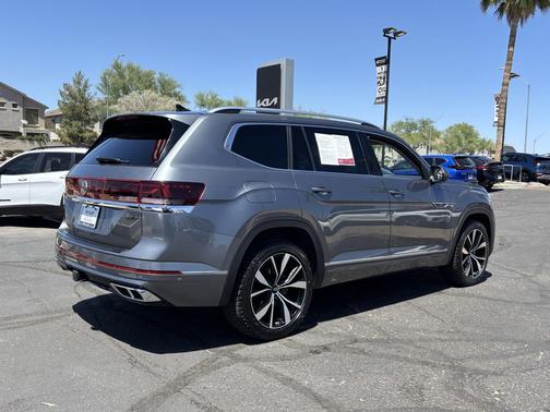 Platinum Gray Metallic 2024 Volkswagen Atlas 2.0T SEL Premium R-Line 4MOTION