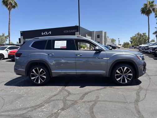 Platinum Gray Metallic 2024 Volkswagen Atlas 2.0T SEL Premium R-Line 4MOTION