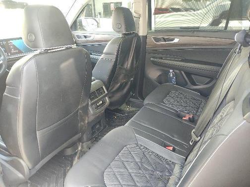 Platinum Gray Metallic 2024 Volkswagen Atlas 2.0T SEL Premium R-Line 4MOTION