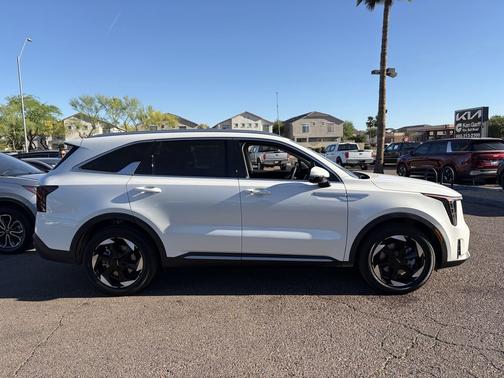 Snow White Pearl 2026 Kia Sorento Hybrid EX