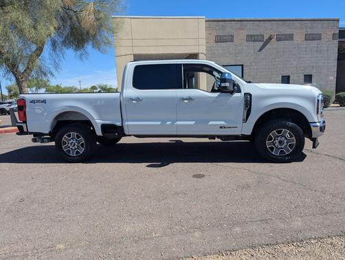 Oxford White 2024 Ford F-250 Lariat