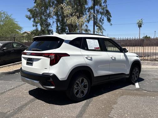 Snow White Pearl 2024 Kia Seltos S