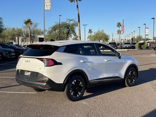 Snow White Pearl 2026 Kia Sportage Hybrid LX