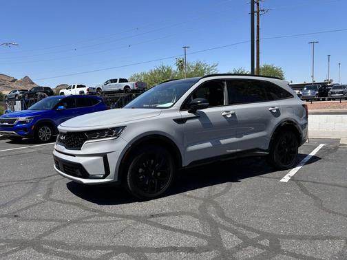 Wolf Gray 2023 Kia Sorento SX