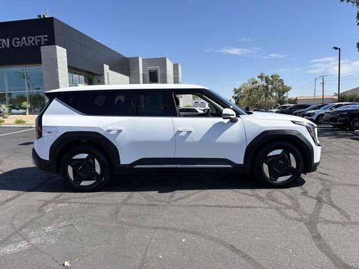 Glacial White Pearl 2026 Kia EV9 Light Long Range