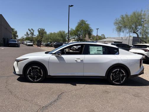 Snow White Pearl 2026 Kia K4 GT-Line