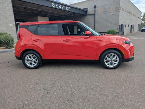 Inferno Red 2025 Kia Soul LX