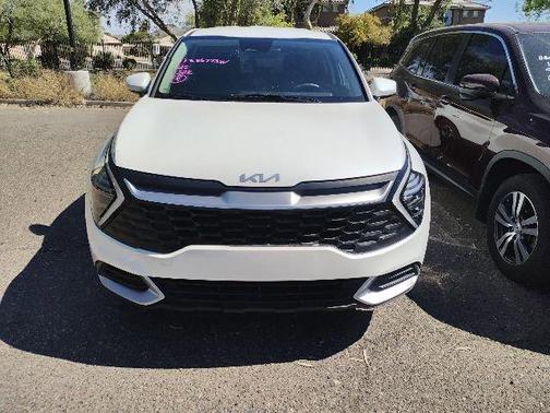 Snow White Pearl 2025 Kia Sportage LX