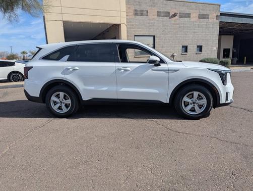 2025 Kia Sorento LX