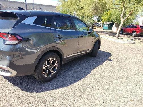 Gravity Gray 2025 Kia Sportage LX