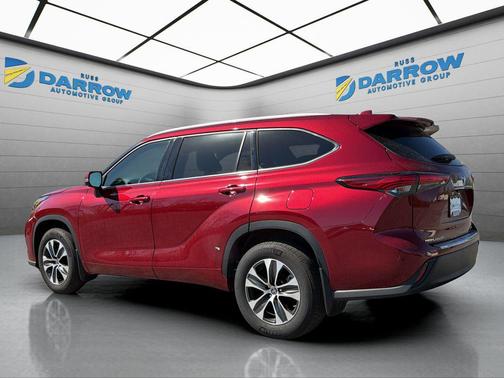 Ruby Flare Pearl 2022 Toyota Highlander XLE