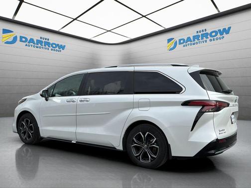 2025 Toyota Sienna Platinum