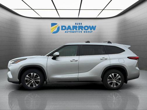 Celestial Silver Metallic 2023 Toyota Highlander XLE
