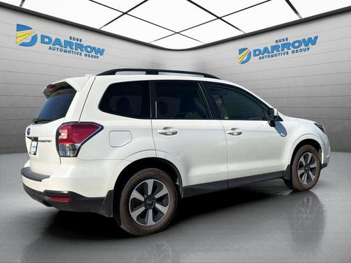 Crystal White Pearl 2018 Subaru Forester 2.5i Premium