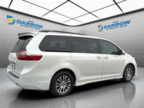 2020 Toyota Sienna XLE