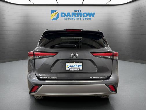 Magnetic Gray Metallic 2023 Toyota Highlander Platinum