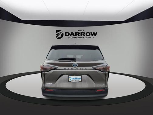 2023 Toyota Sienna LE