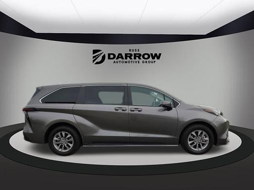 2023 Toyota Sienna LE