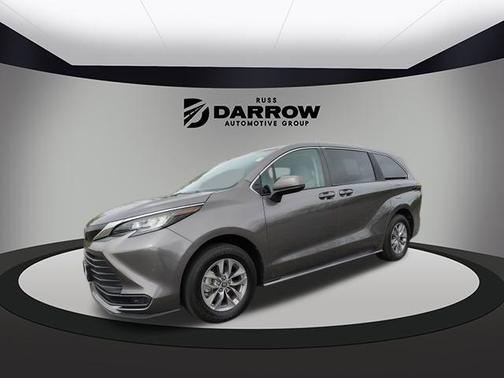 2023 Toyota Sienna LE