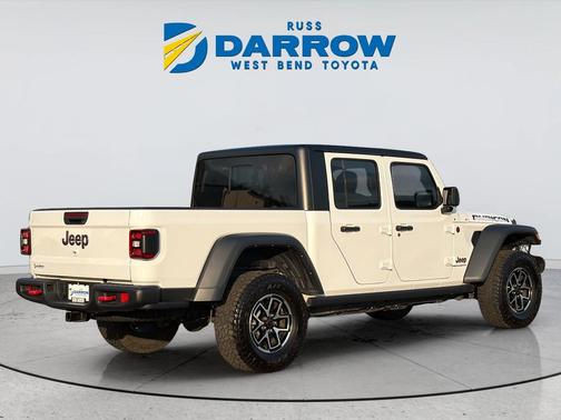 Bright White Clearcoat 2024 Jeep Gladiator Rubicon