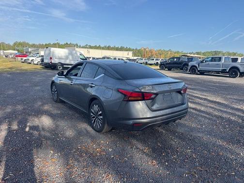 Gun Metallic 2024 Nissan Altima 2.5 SV
