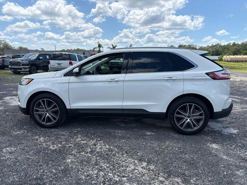White Metallic 2021 Ford Edge Titanium