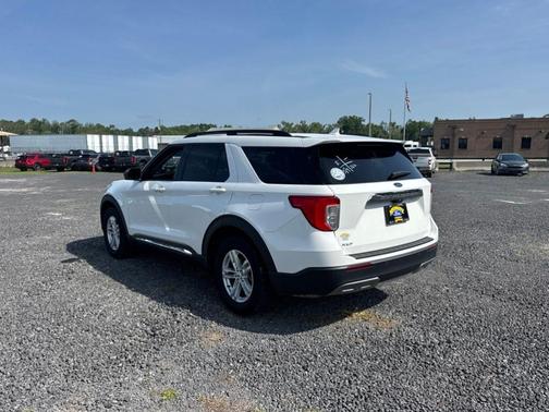 White Metallic 2023 Ford Explorer XLT