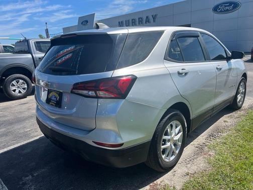 Silver Ice Metallic 2022 Chevrolet Equinox LS